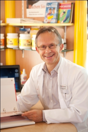 Dr. Thomas Bayer